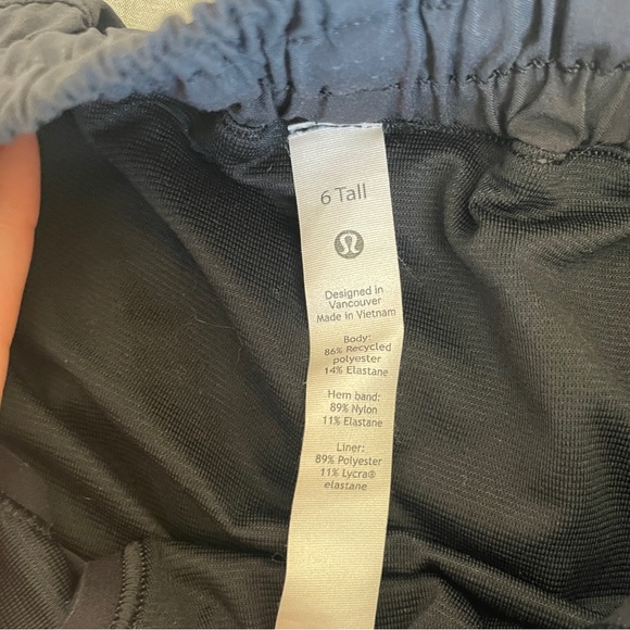 Lululemon Hottie hot shorts - Picture 3 of 4